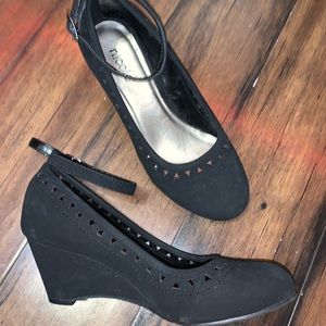 Black Strapped Wedges